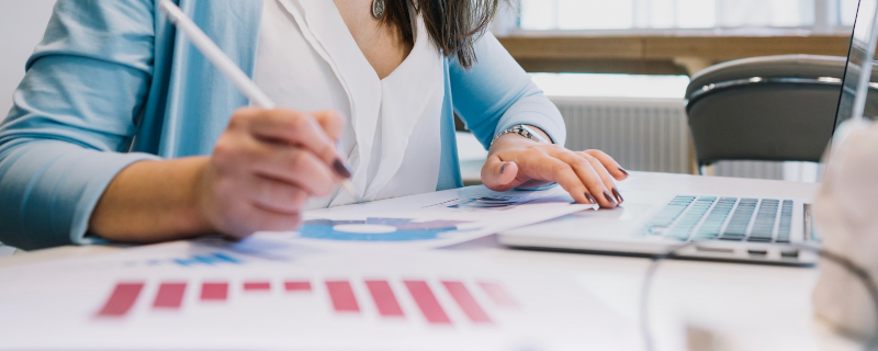 Businesswoman analysing a new company